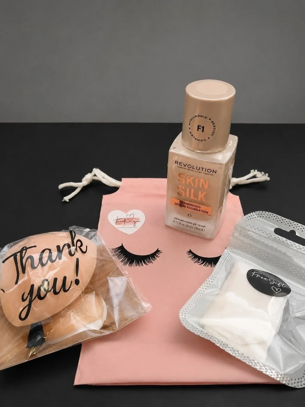 Makeup Revolution Skin Silk Serum Foundation F1